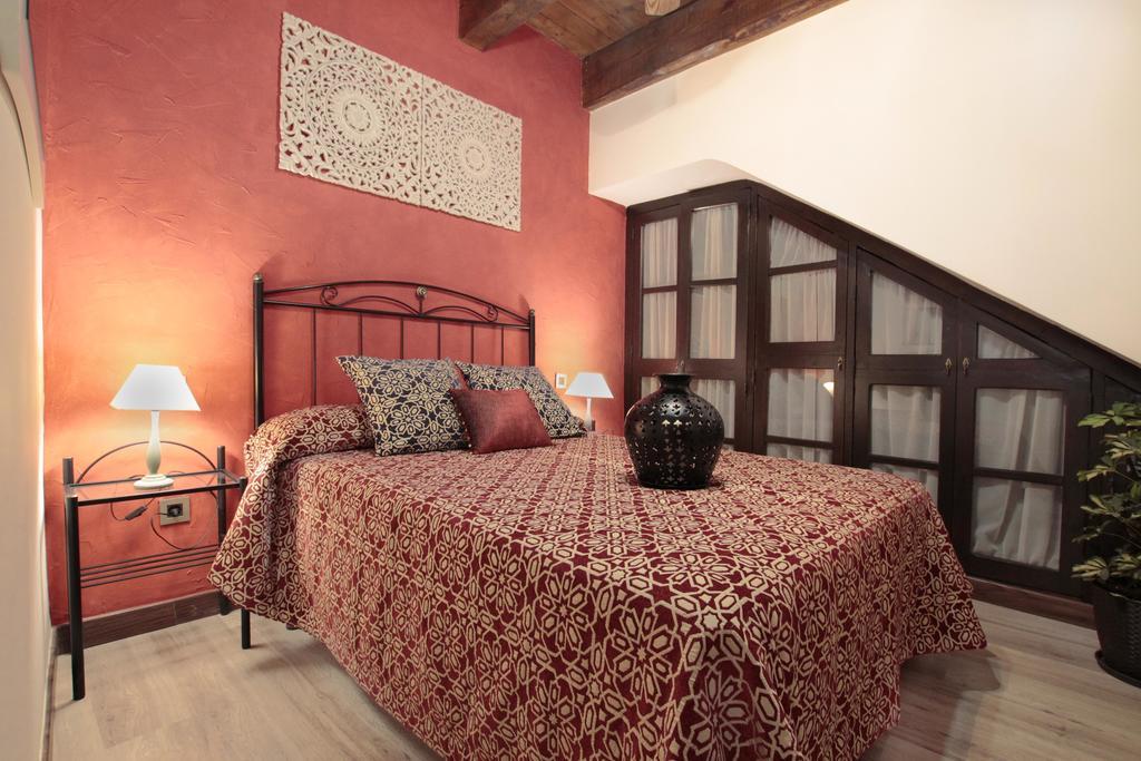 Apartamentos Alcantara Toledo Eksteriør bilde